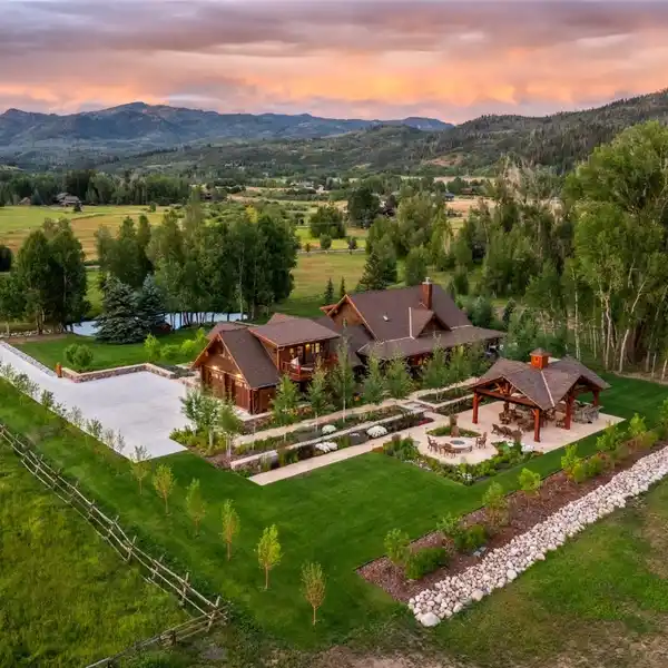 PRISTINE 15-ACRE RANCH