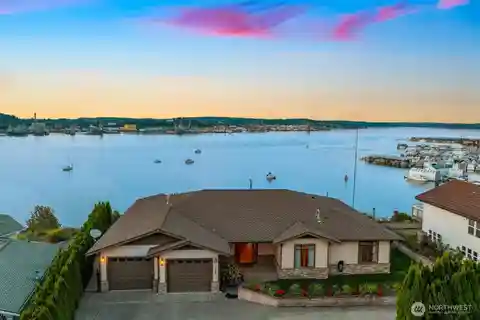 Beautiful View Home Overlooking Sinclair Inlet