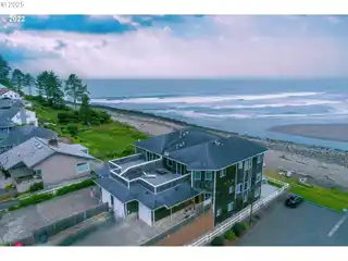 Oceanfront Townhouse with Fabulous Views