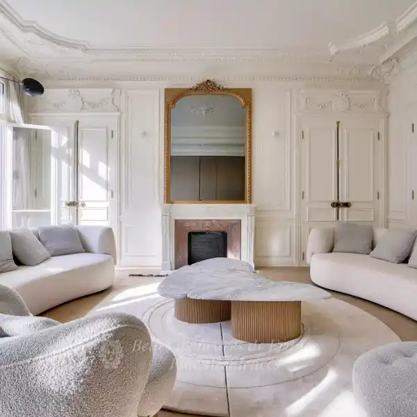 BEAUTIFULLY RENOVATED THREE BEDROOM APARTMENT