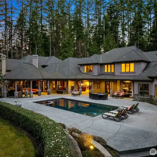 STUNNING ESTATE EMBODYING PACIFIC NORTHWEST GRANDEUR