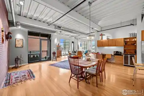 Elegant Downtown Corner Unit