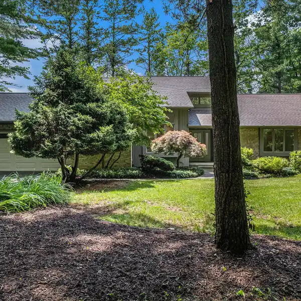 BEAUTIFULLY UPDATED SAGINAW HILLS HOME