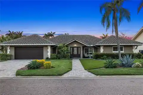 Beautiful Residence in Bayway Isles
