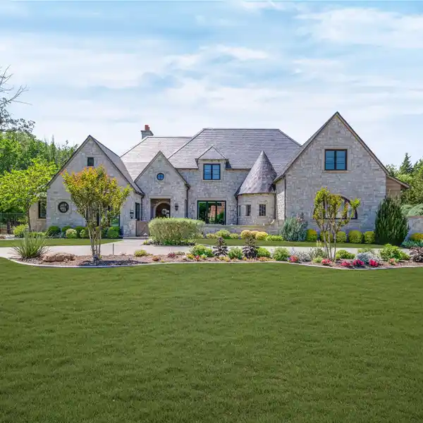 STUNNING CUSTOM ESTATE