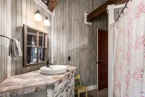 Artisan Luxury with Endless Mountain Views