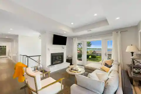 Chic Light-filled Home for Rent