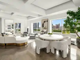 Jaw-Dropping Panoramic Skyline Views from Extraordinary Penthouse