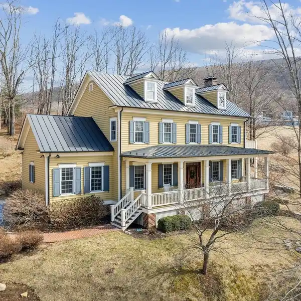 UNBEATABLE COMBINATION OF PRIVACY AND CHARM WITH CONVENIENCE
