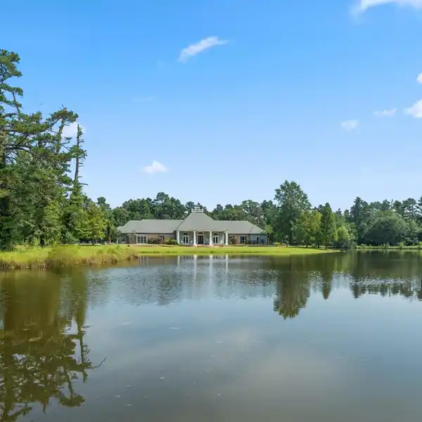PRIVACY AND LUXURY ON 30 ACRES