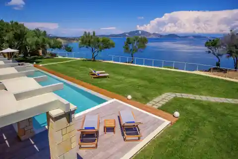 Breathtaking Seafront Villa with Panoramic Views