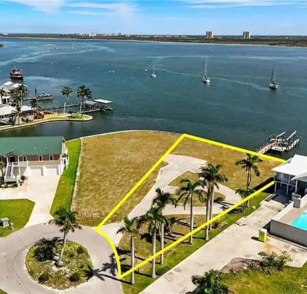 EXCLUSIVE WATERFRONT ESTATE PARCEL WITH GULF ACCESS POTENTIAL