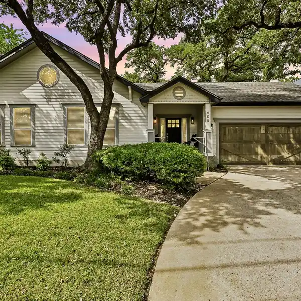 STYLISH AND SUN-DRENCHED CONTEMPORARY CRAFTSMAN