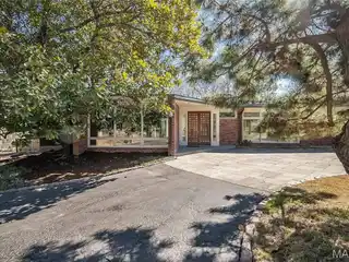 Mid-century Modern Home Sits on Nearly Four Park-like Acres