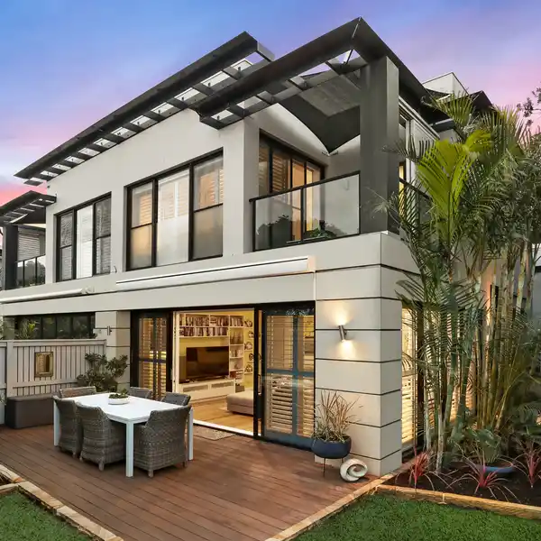 SPACIOUS TOWNHOUSE IN THE EXCLUSIVE GLIDE COMPLEX