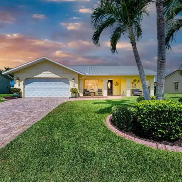 WELL-MAINTAINED WATERFRONT RESIDENCE IN CORAL SHORES EAST
