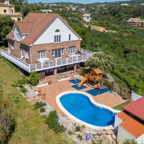 COZY ALPINE STYLE VILLA