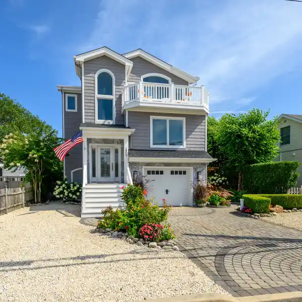 TURNKEY LUXURY RETREAT IN BEACH HAVEN