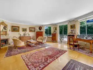Classic Mid-century Apartment with Great Layout