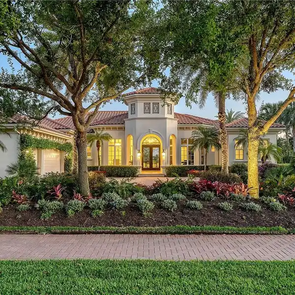 SOPHISTICATED HOME LOCATED IN THE ESTATE SECTION OF THE FOUNDERS CLUB