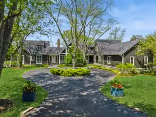 Privacy and Elegance on a Premier Street