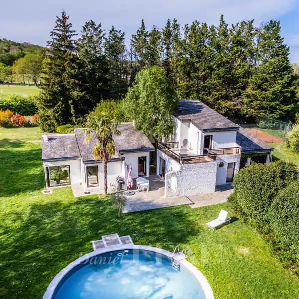 ARCHITECT-DESIGNED PROPERTY IN THE CHEVREUSE VALLEY