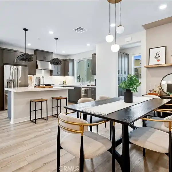 BEAUTIFULLY UPGRADED RESIDENCE  WITH ROOFTOP DECK