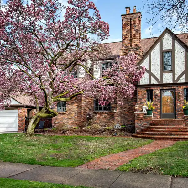 INCREDIBLE TUDOR IN HUNTINGTON WOODS