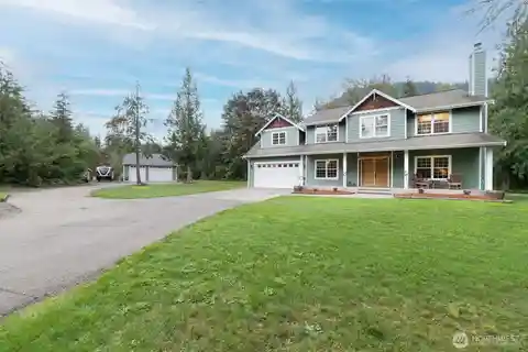 Five Peaceful Acres in the Lake Walker Area