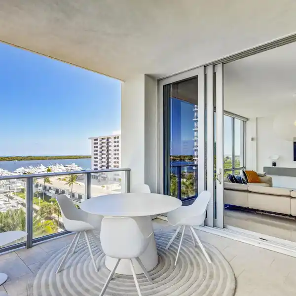 7TH FLOOR HOME IN A LUXURY CONDO TOWER