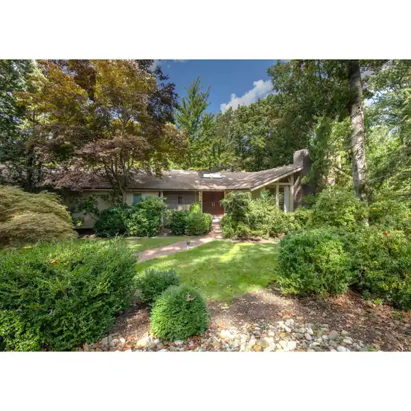 ELEGANT FOUR BEDROOM RANCH ON A PRIVATE CUL-DE-SAC IN WATCHUNG