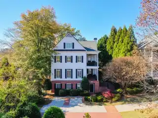 Graceful Expression of Charleston Single-house Architecture