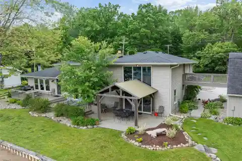 Waterfront Privacy on All-Sports Strawberry Lake