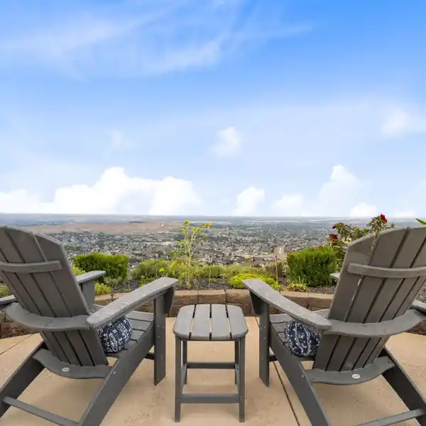 UNINTERRUPTED PANORAMIC BEAUTY PAIRED WITH TIMELESS DESIGN