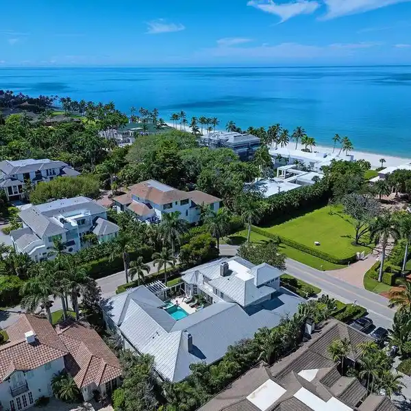 EXTRAORDINARY COASTAL RETREAT