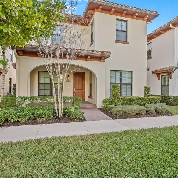 BEAUTIFULLY RENOVATED HOME PRESTIGIOUS ALTON