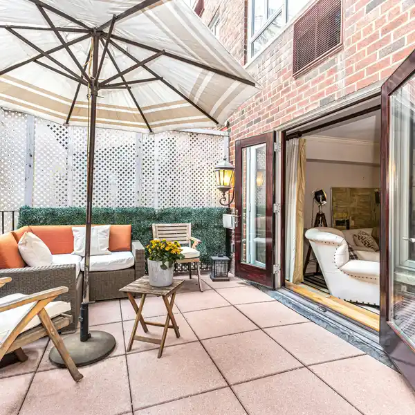 RENOVATED TURNKEY ONE BEDROOM