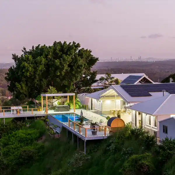 BESPOKE CONTEMPORARY HOMESTEAD