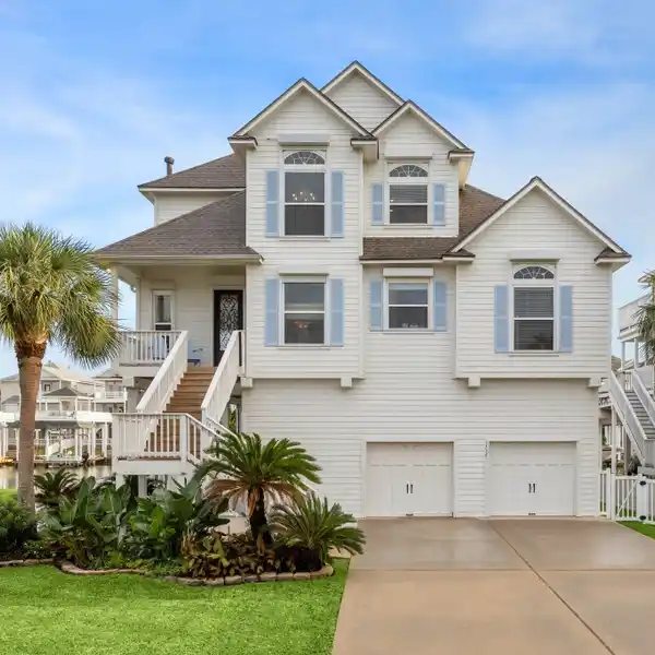 BEAUTIFUL CANAL-FRONT HOME IN LAFFITE’S COVE