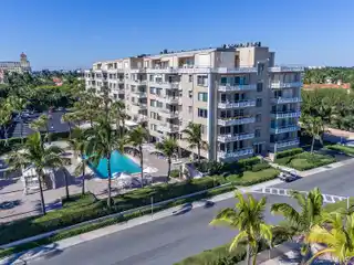 Bright and Spacious Apartment in a Full-Service Building