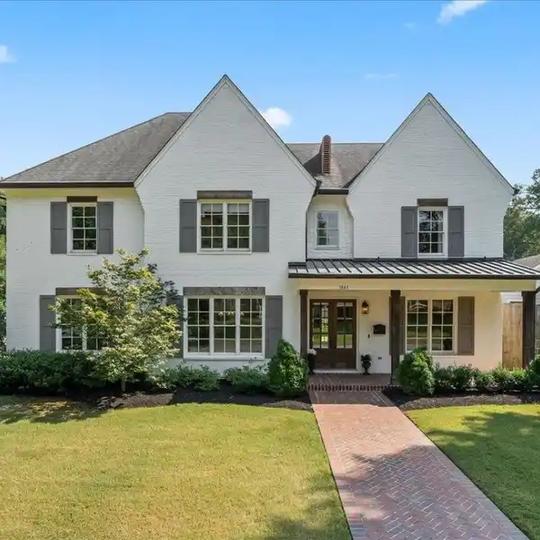 LUXURY MEETS LIFESTYLE IN SOUGHT-AFTER HIGH POINT TERRACE