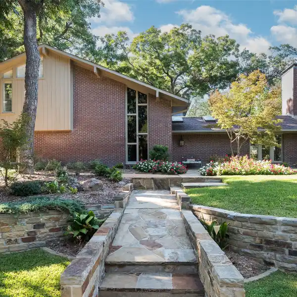 WELL-MAINTAINED TRADITIONAL HOME