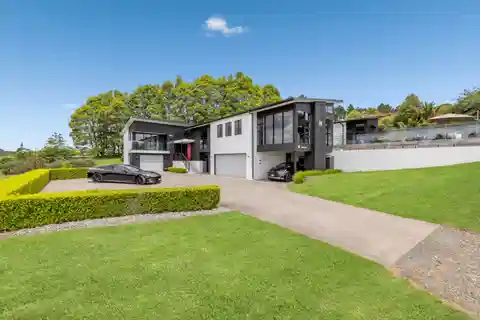 Spacious Modern Country Home