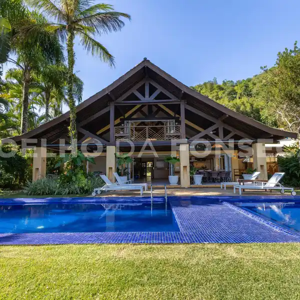 UNIQUE PROPERTY IN EXCLUSIVE PRAIA DA BALEIA