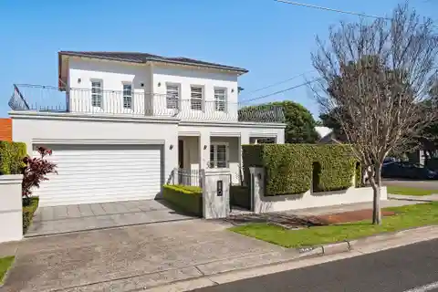 Timeless Appeal in an Idyllic Setting