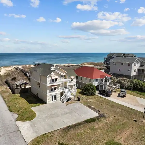 SEMI-OCEANFRONT PROPERTY WITH UNOBSTRUCTED VIEW