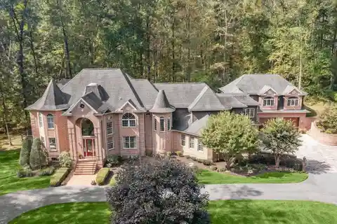 Magnificent Triadelphia Woods Estate on over Four Acres