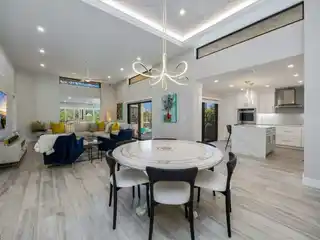 Exquisite Villa in Vibrant Pelican Bay