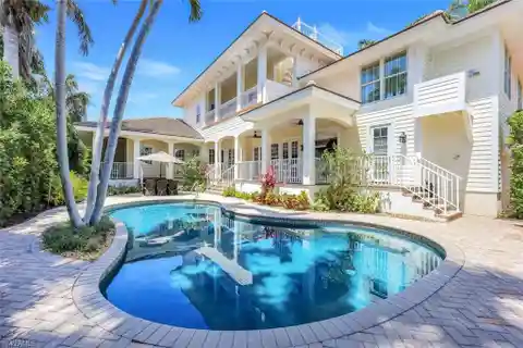 Remarkable Aqualane Shores Residence