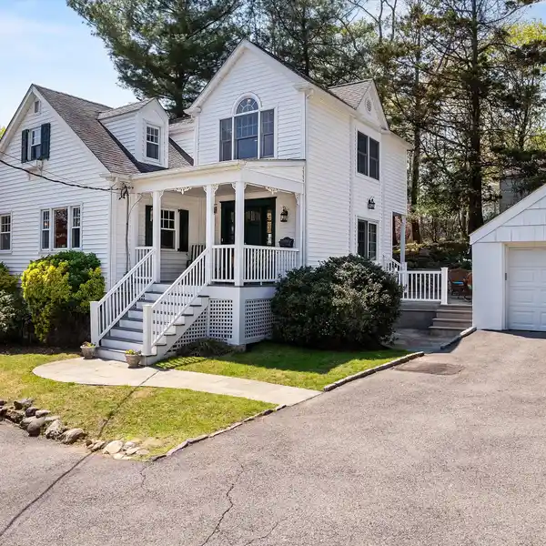 CHARMING CAPE COD COLONIAL